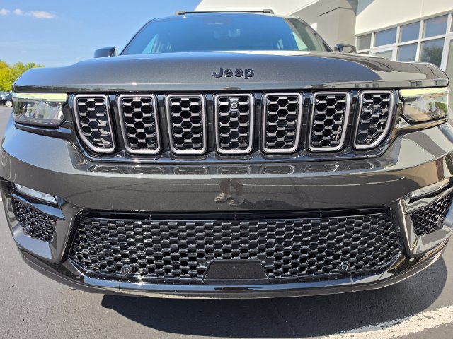 Used 2024 Jeep Grand Cherokee Summit AWD/4WD image 14