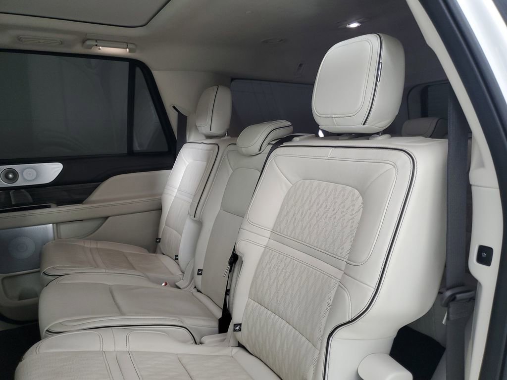 Certified 2024 Lincoln Navigator L Black Label AWD/4WD image 12