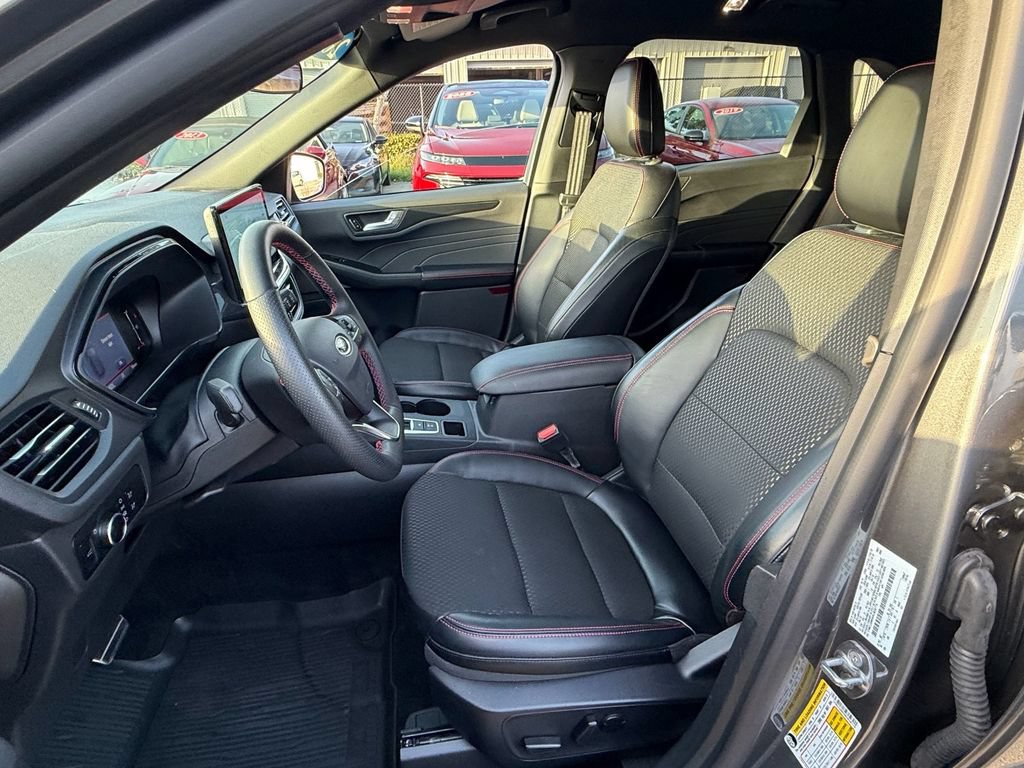 Used 2024 Ford Escape ST-Line w/ Tech Pack #1 FWD image 9