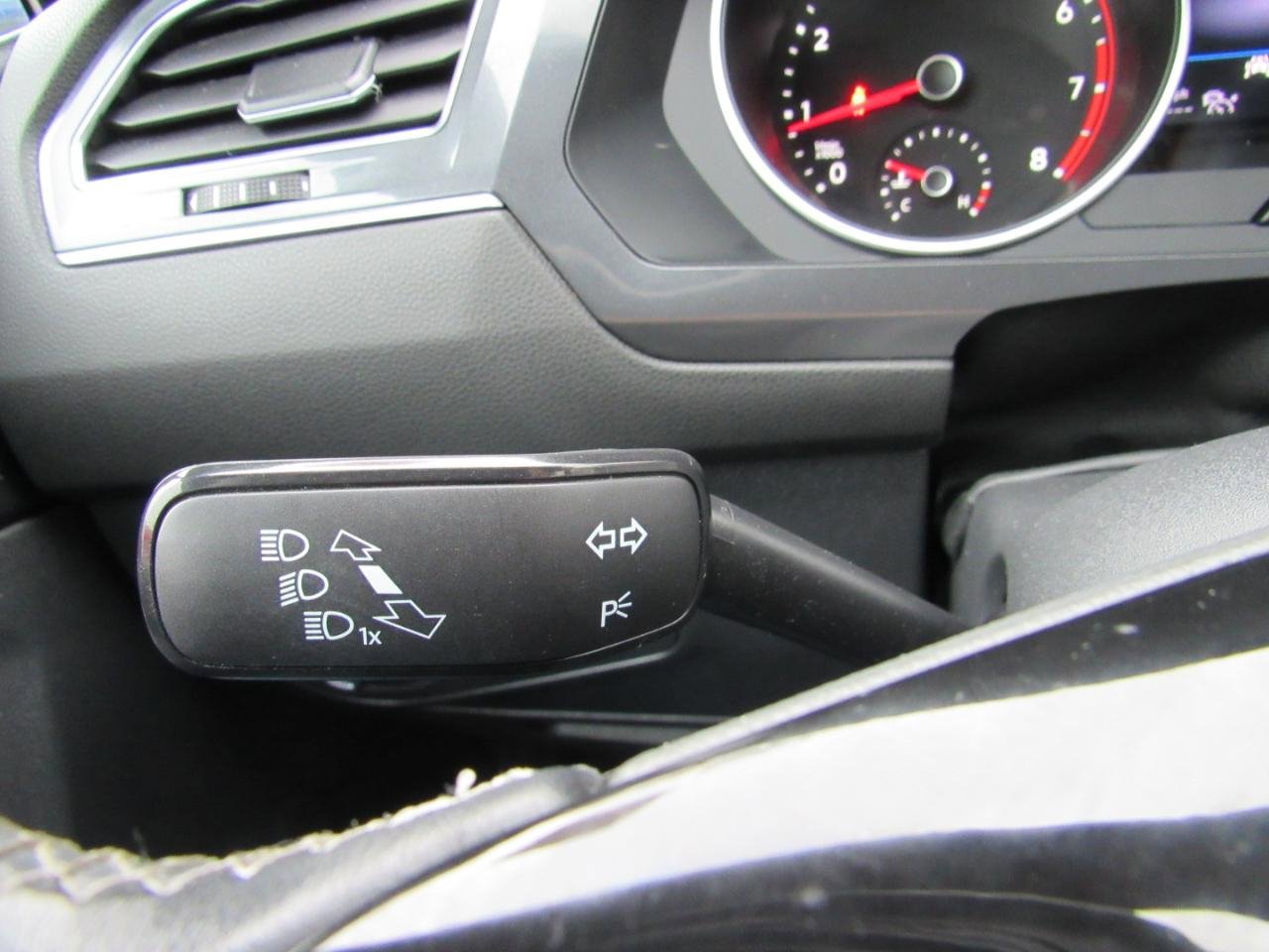 Used 2021 Volkswagen Tiguan SE R-Line image 18