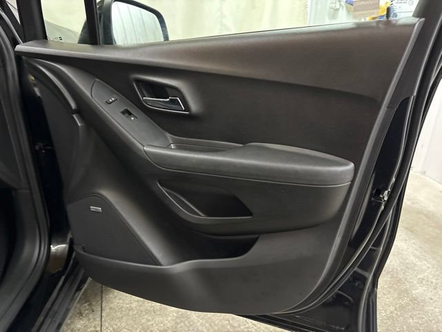 Used 2019 Chevrolet Trax LT w/ Sun & Sound Package AWD/4WD image 22