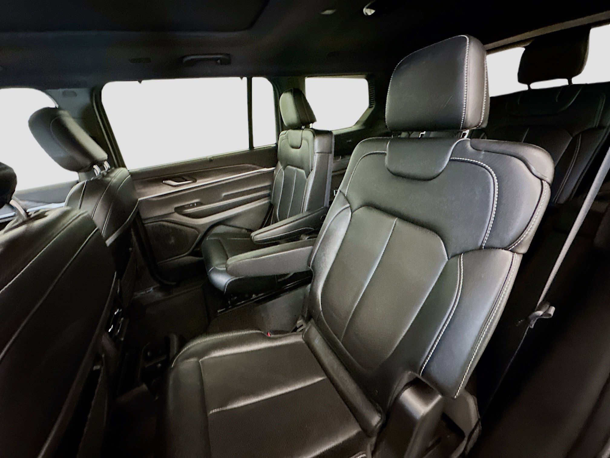 Used 2024 Jeep Grand Cherokee L Limited w/ Luxury Tech Group II image 30