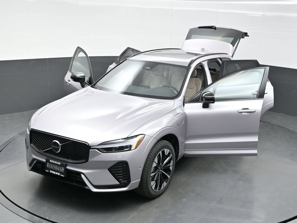 New 2026 Volvo XC60 T8 Plus w/ Climate Package PRO AWD/4WD image 39
