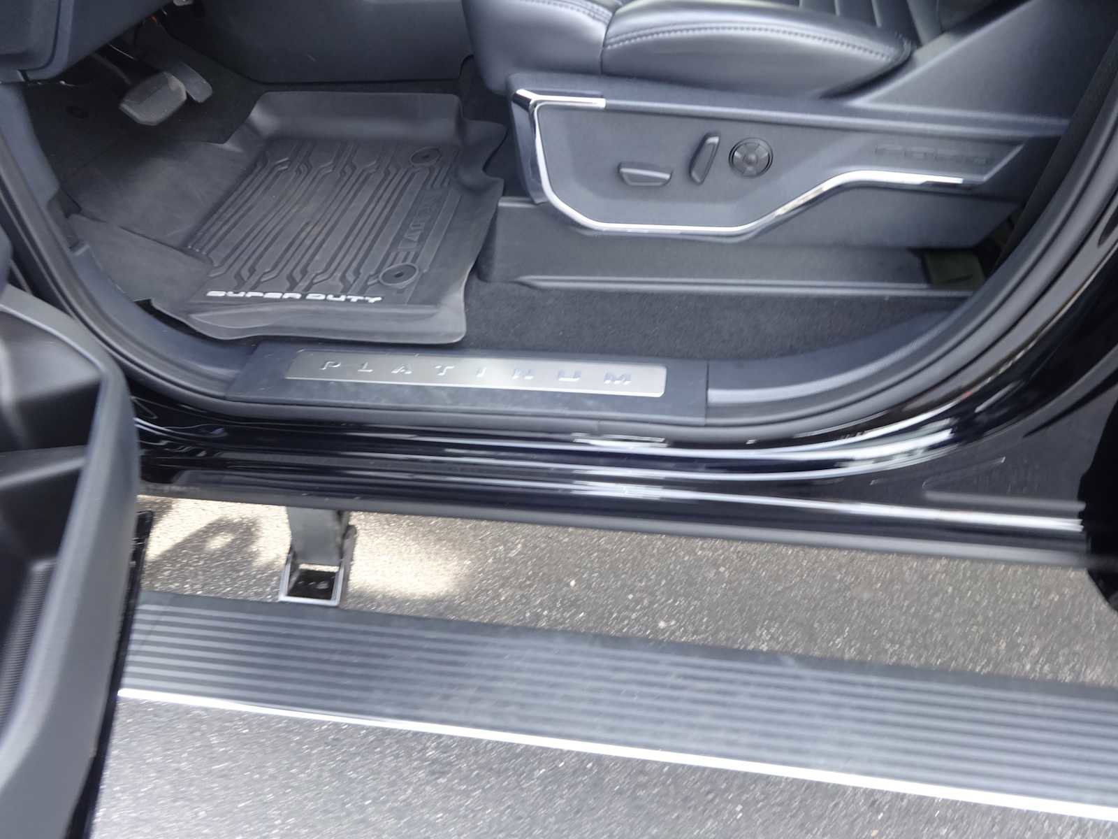 Used 2025 Ford F350 Platinum w/ FX4 Off-Road Package image 18