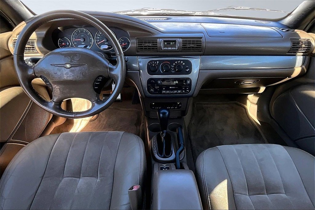 Used 2004 Chrysler Sebring LXi image 8