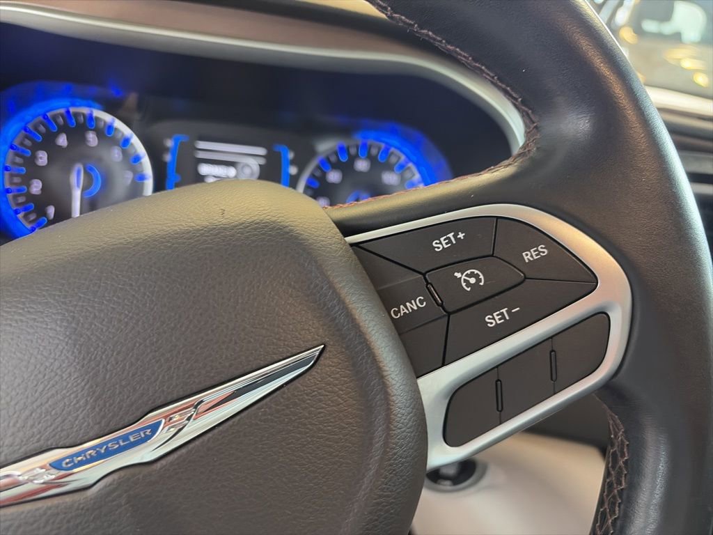 Used 2017 Chrysler Pacifica Touring-L image 32