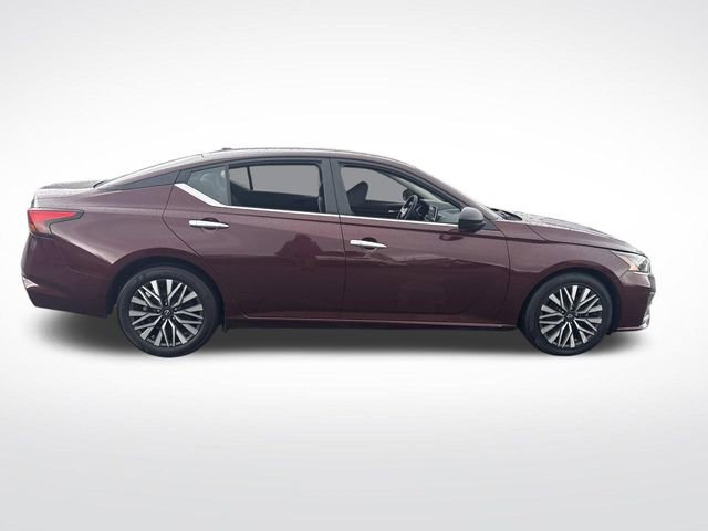 Used 2024 Nissan Altima 2.5 SV image 9