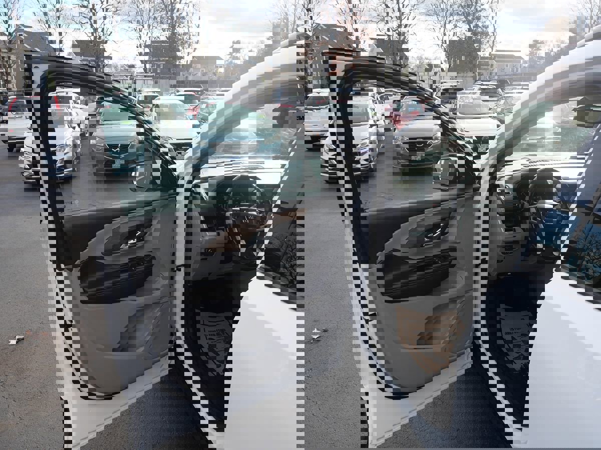 Used 2018 GMC Terrain SLE w/ Driver Convenience Package image 16