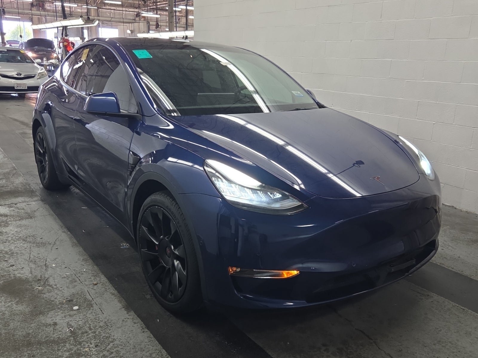 Used 2023 Tesla Model Y Long Range AWD/4WD image 1