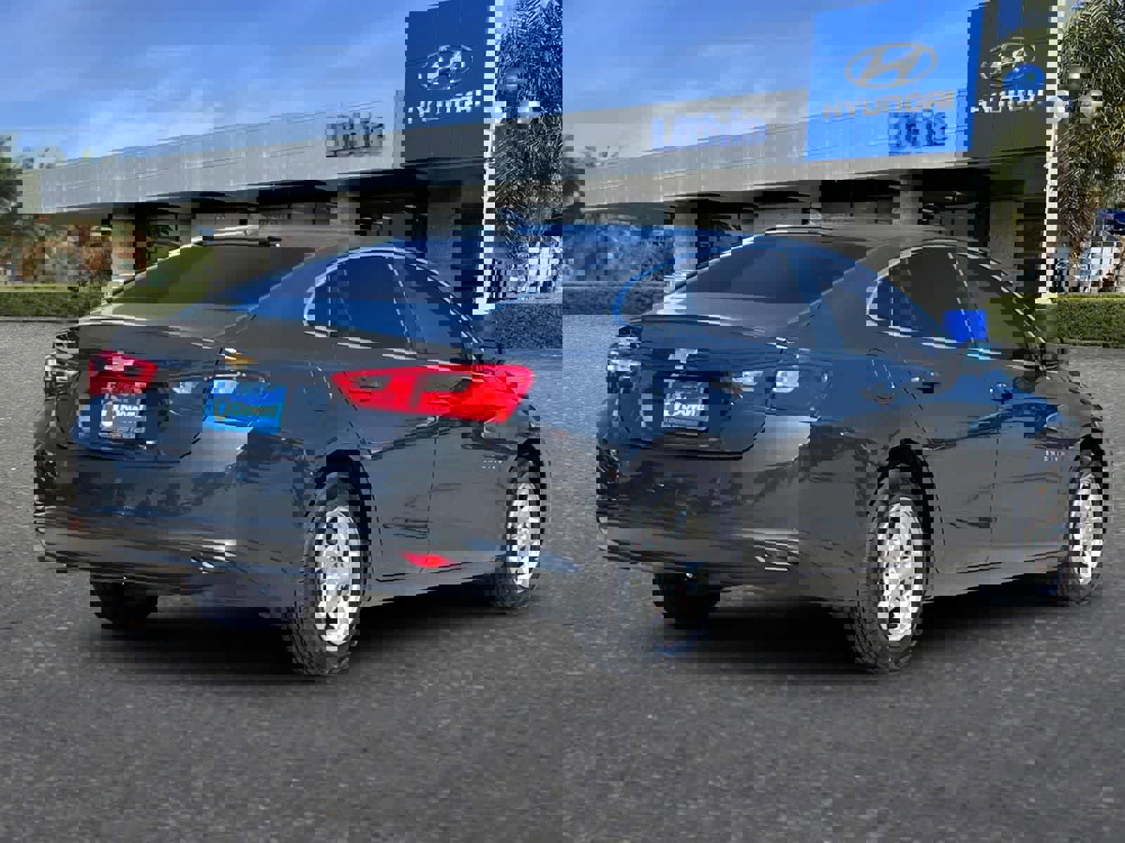 Used 2017 Chevrolet Malibu LS image 3