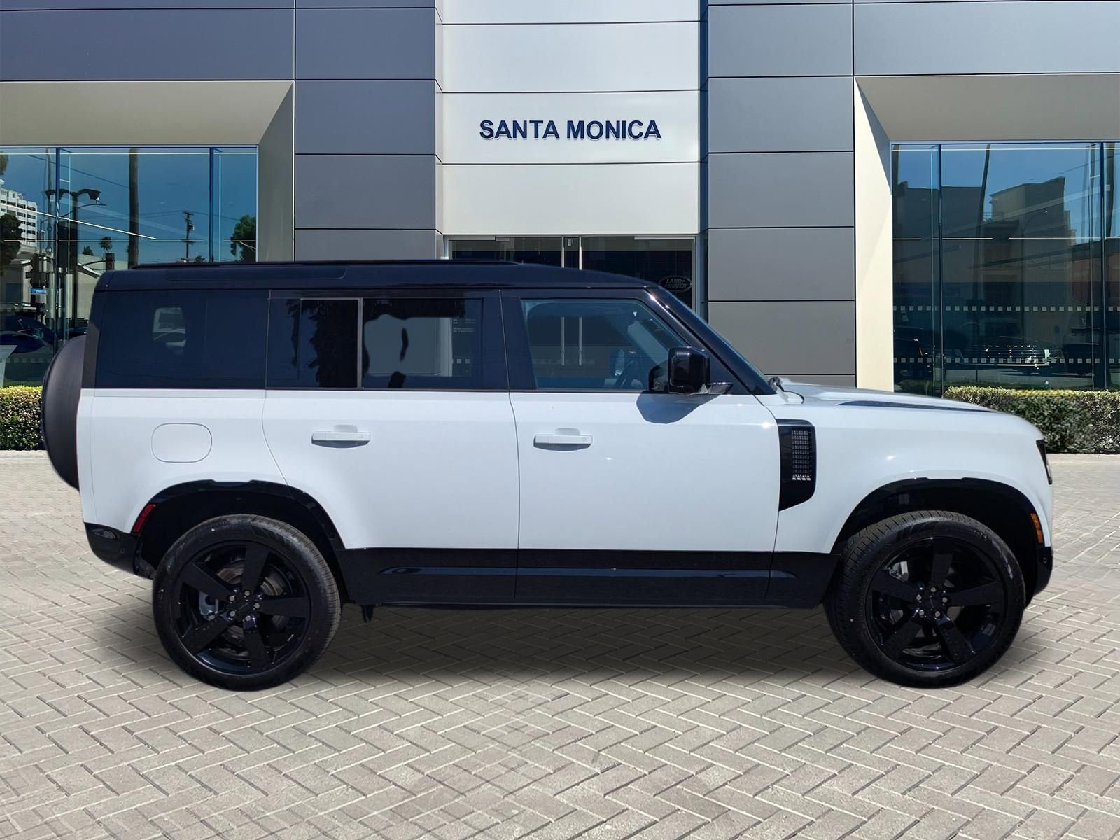New 2026 Land Rover Defender 110 X-Dynamic SE AWD/4WD image 4
