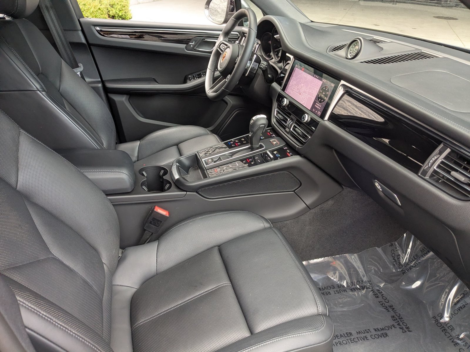 Certified 2023 Porsche Macan Turbo AWD/4WD image 27