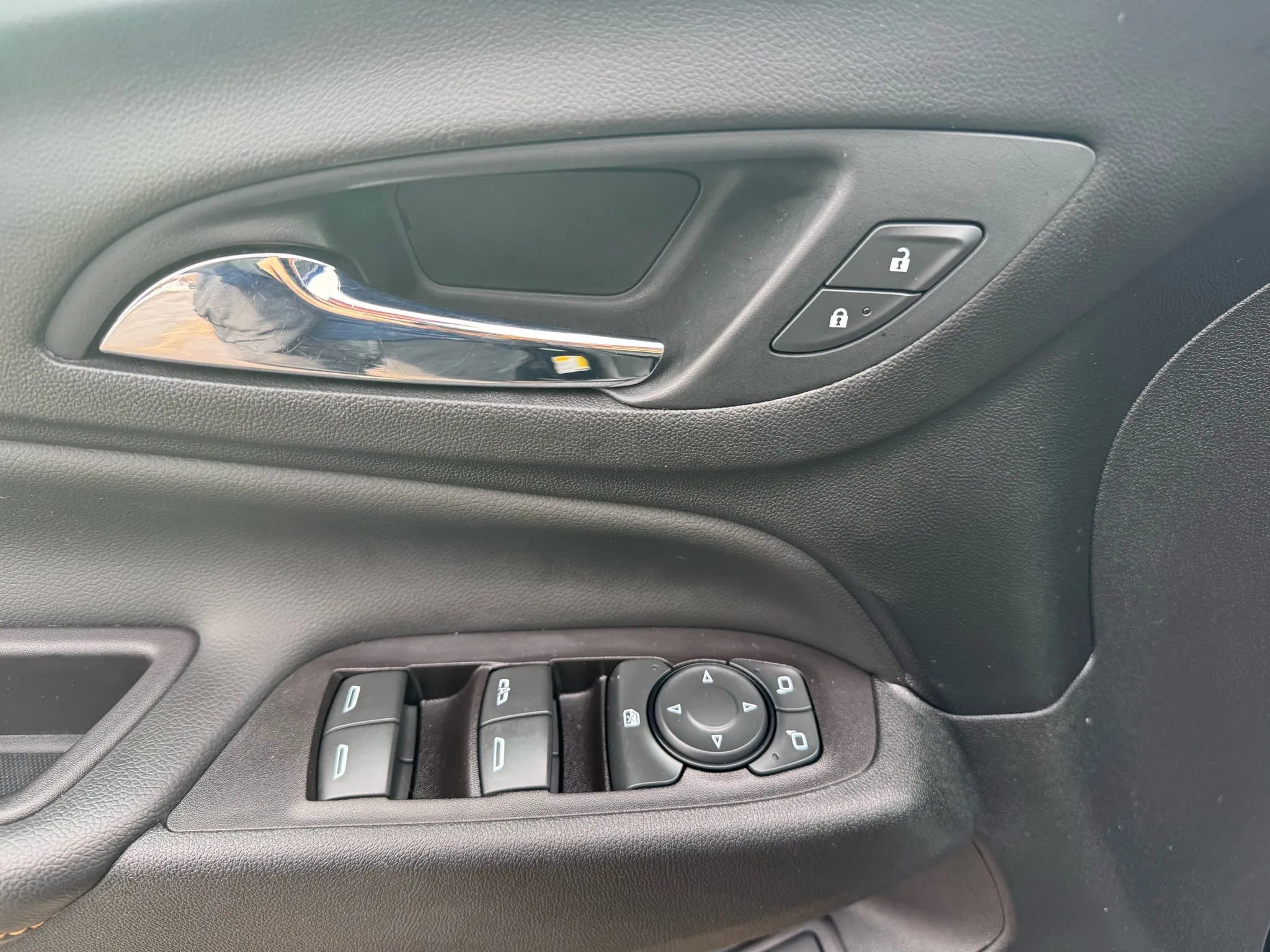 Used 2021 Chevrolet Equinox Premier w/ Redline Edition AWD/4WD image 11