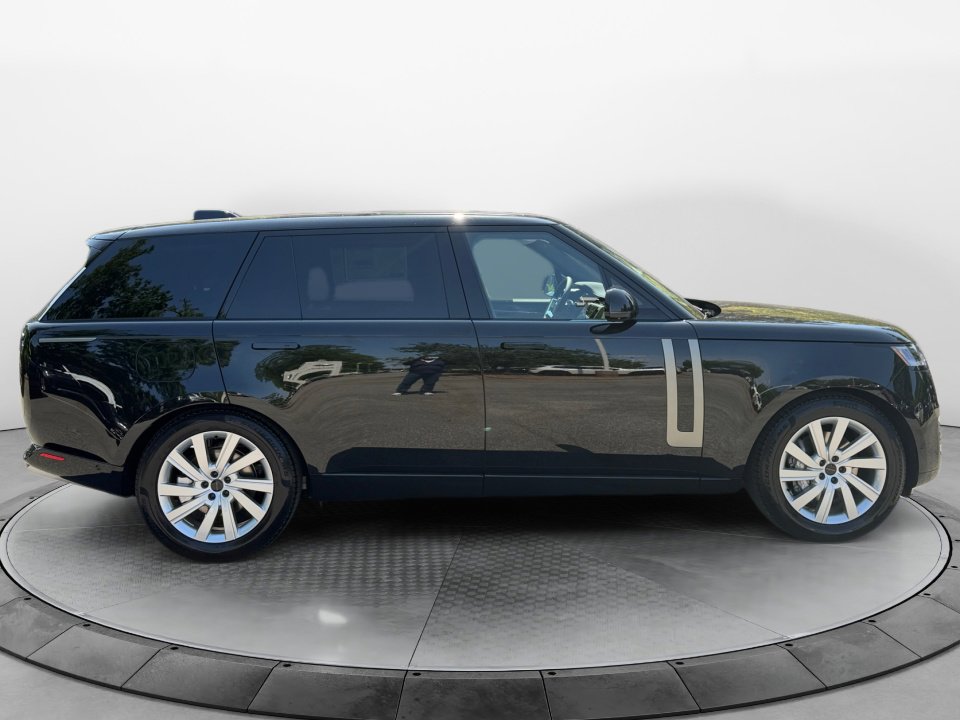 New 2026 Land Rover Range Rover Long Wheelbase SE AWD/4WD image 8