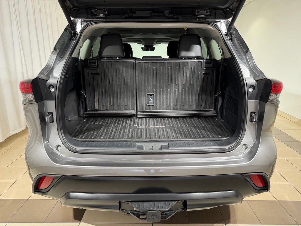 Certified 2025 Toyota Highlander XLE AWD/4WD image 11