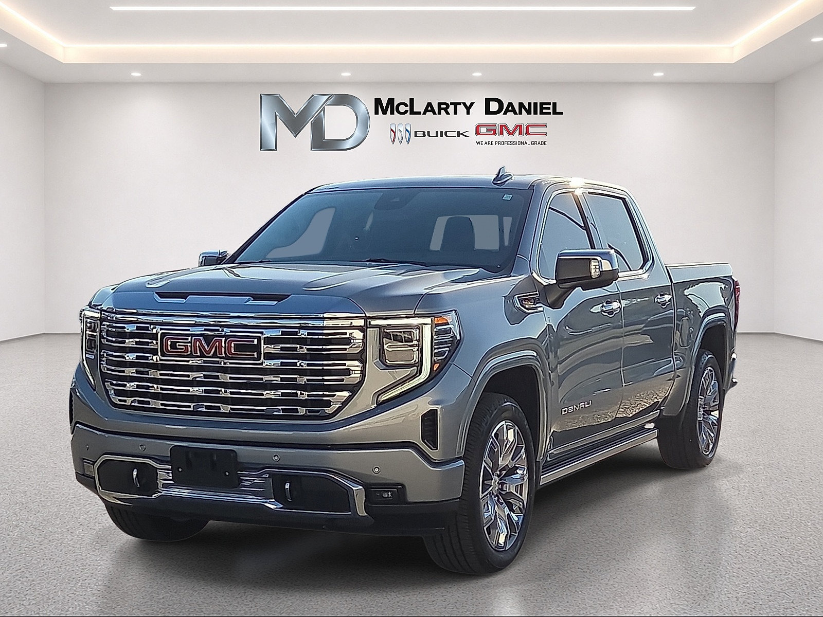 Used 2023 GMC Sierra 1500 Denali AWD/4WD image 3