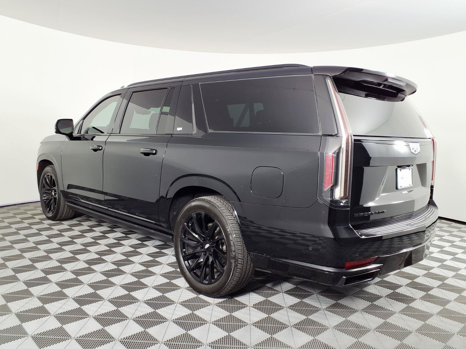 Certified 2023 Cadillac Escalade ESV Sport Platinum w/ LPO, ONYX Package AWD/4WD image 6