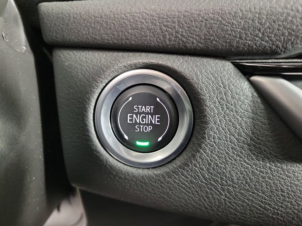 Certified 2025 Cadillac XT4 Premium Luxury image 29