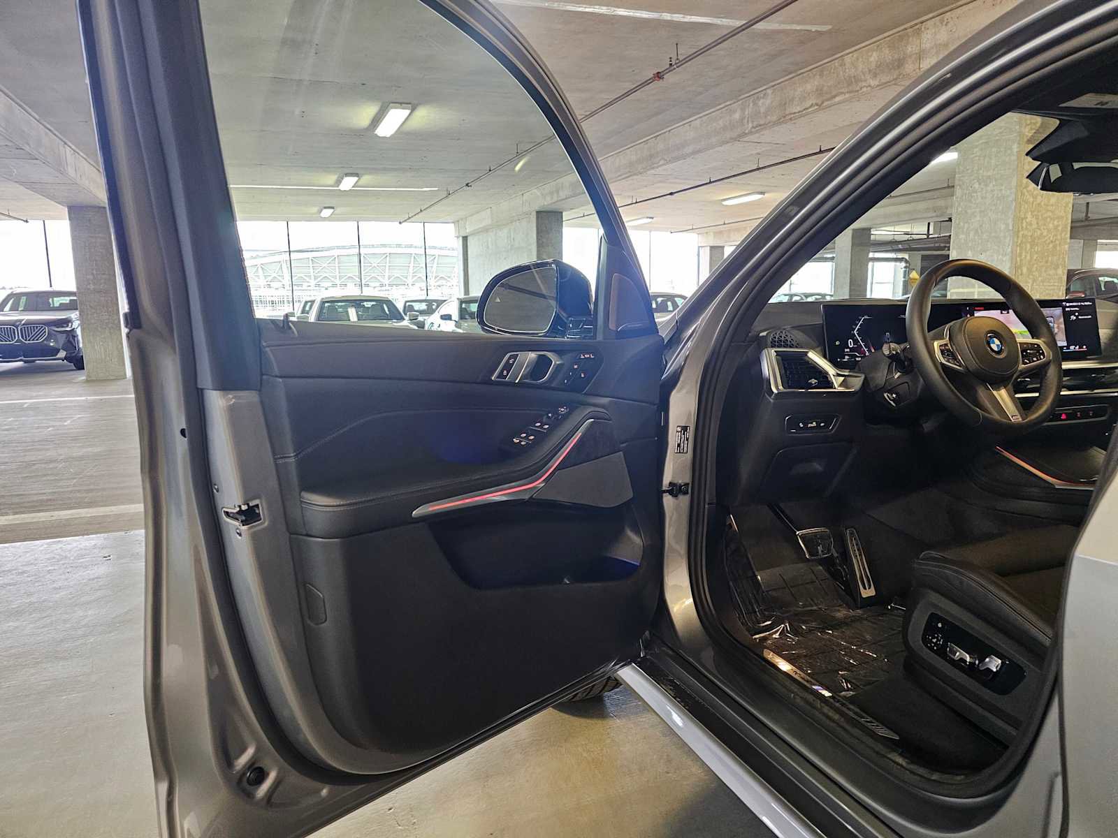 Used 2026 BMW X7 xDrive40i w/ M Sport Package AWD/4WD image 32