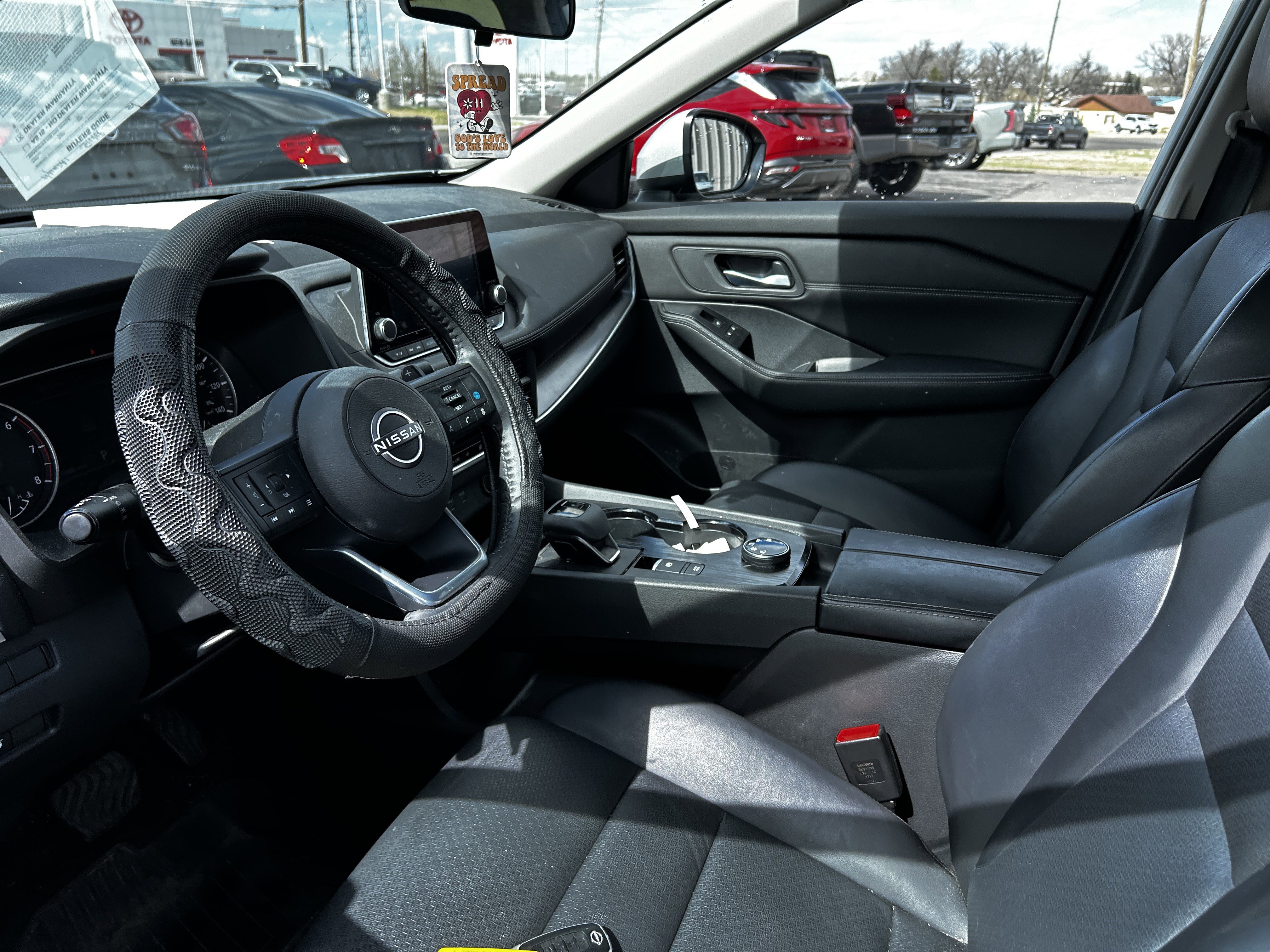 Used 2024 Nissan Rogue SV w/ SV Premium Package image 10