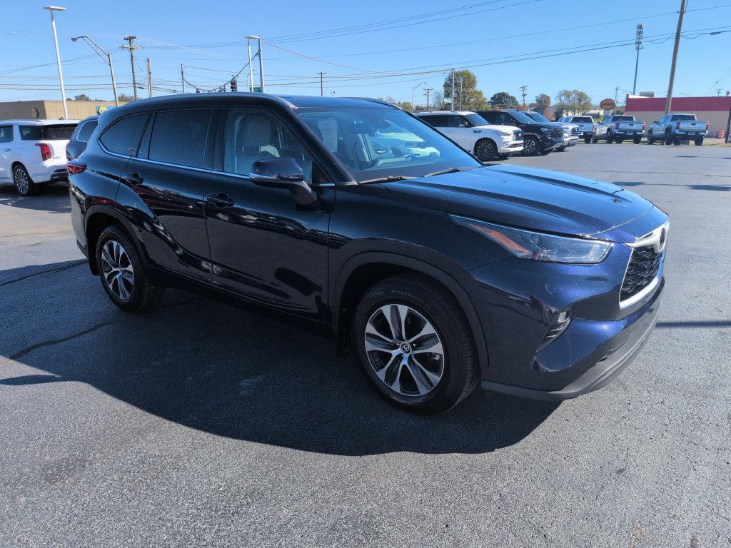 Certified 2022 Toyota Highlander XLE AWD/4WD image 7