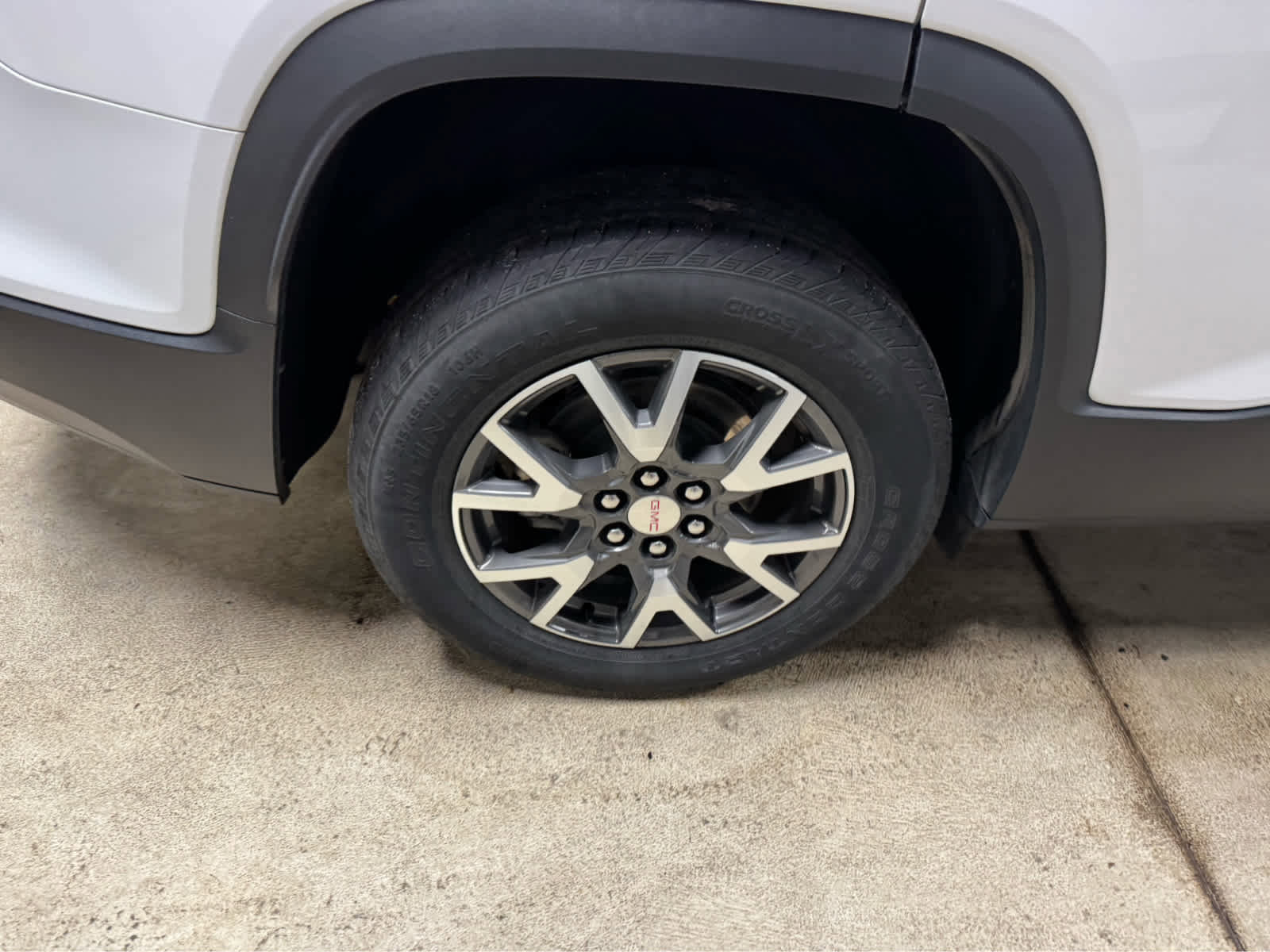 Certified 2023 GMC Acadia SLE w/ Driver Convenience Package image 7