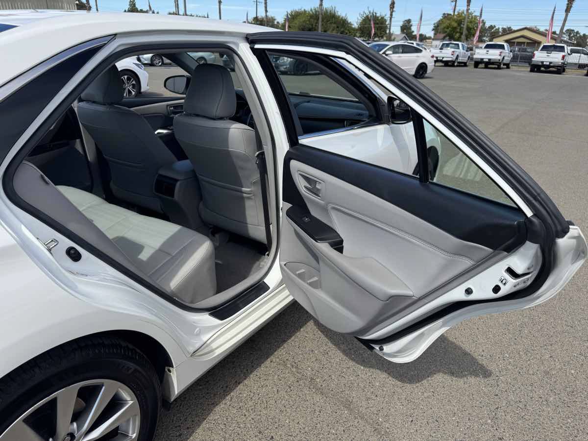 Used 2017 Toyota Camry XLE w/ Convenience Package FWD image 17