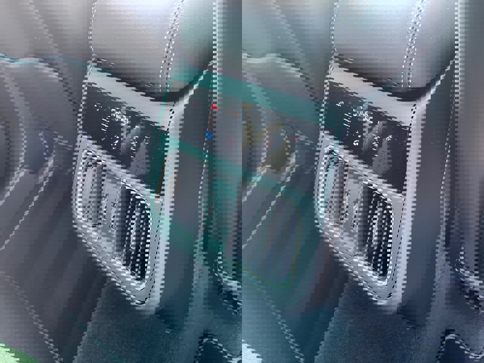 Used 2025 Maserati Grecale Modena image 24