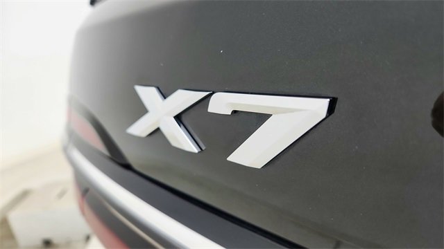 Used 2025 BMW X7 xDrive40i w/ Executive Package image 17