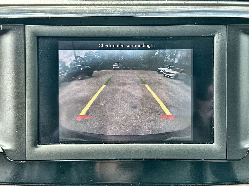 Used 2019 Chrysler Pacifica Touring-L FWD image 14