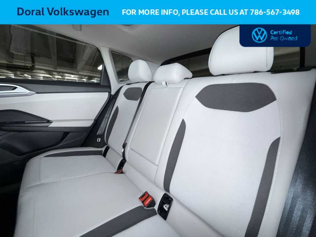 Used 2025 Volkswagen Taos SE FWD image 22