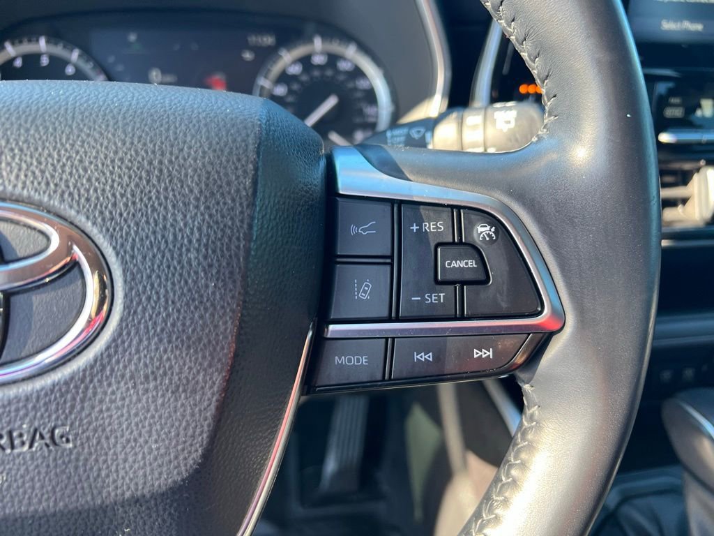 Used 2021 Toyota Highlander XLE image 41