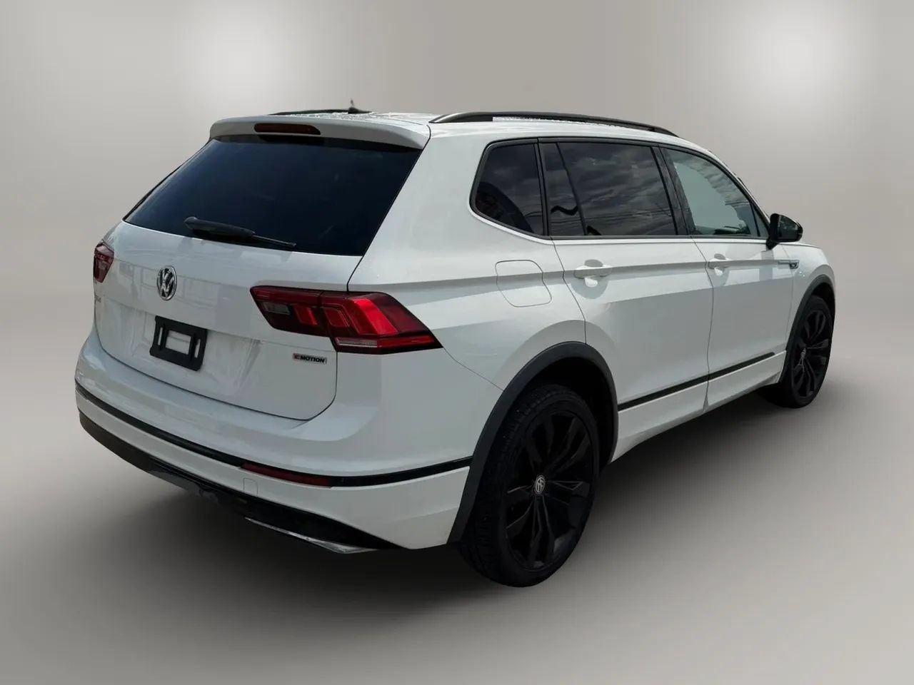 Used 2020 Volkswagen Tiguan SE R-Line w/ 3rd Row Seat Package AWD/4WD image 8