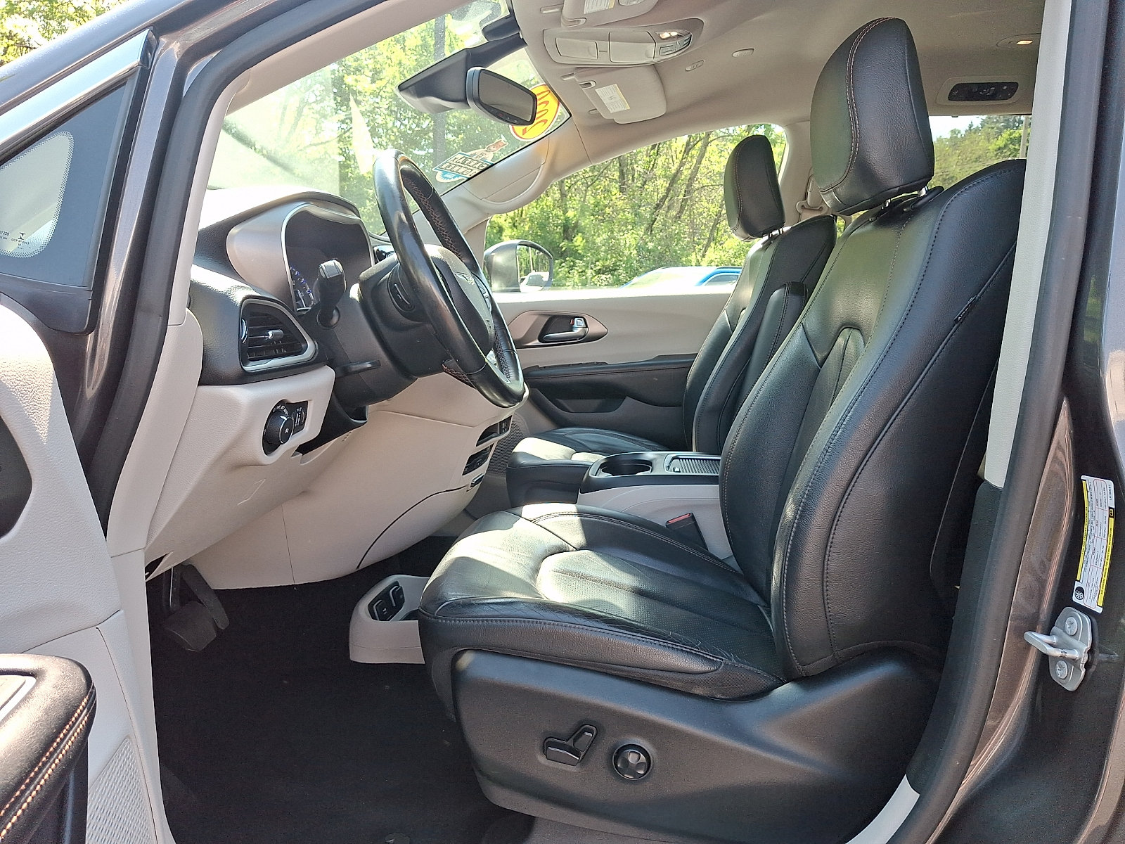 Certified 2020 Chrysler Pacifica Touring-L Plus FWD image 15