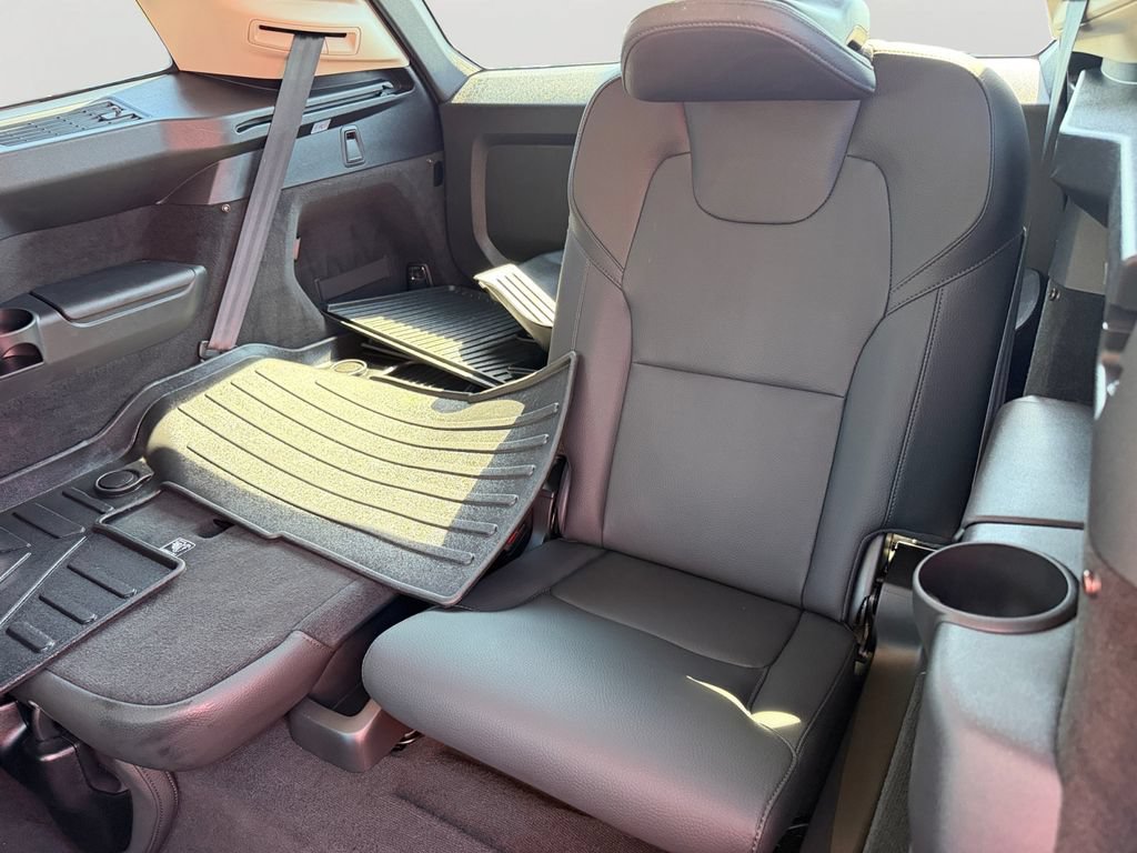 Certified 2025 Volvo XC90 T8 Plus AWD/4WD image 10