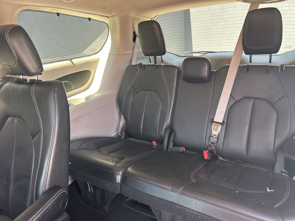 Used 2022 Chrysler Pacifica Touring-L image 12