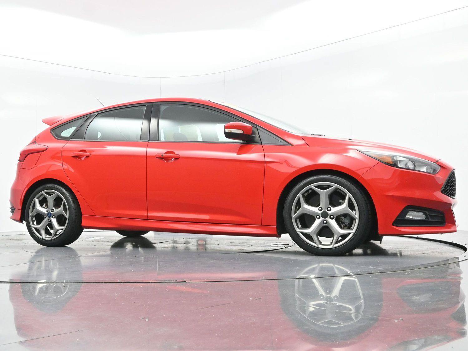 Used 2016 Ford Focus ST FWD image 40
