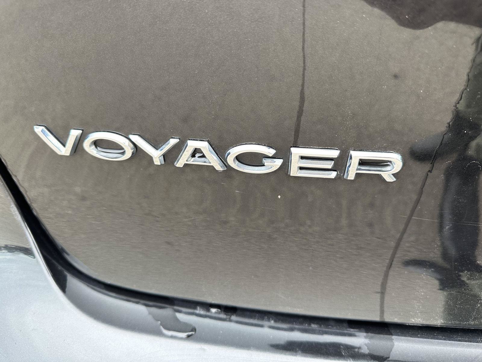 Used 2023 Chrysler Voyager LX FWD image 6