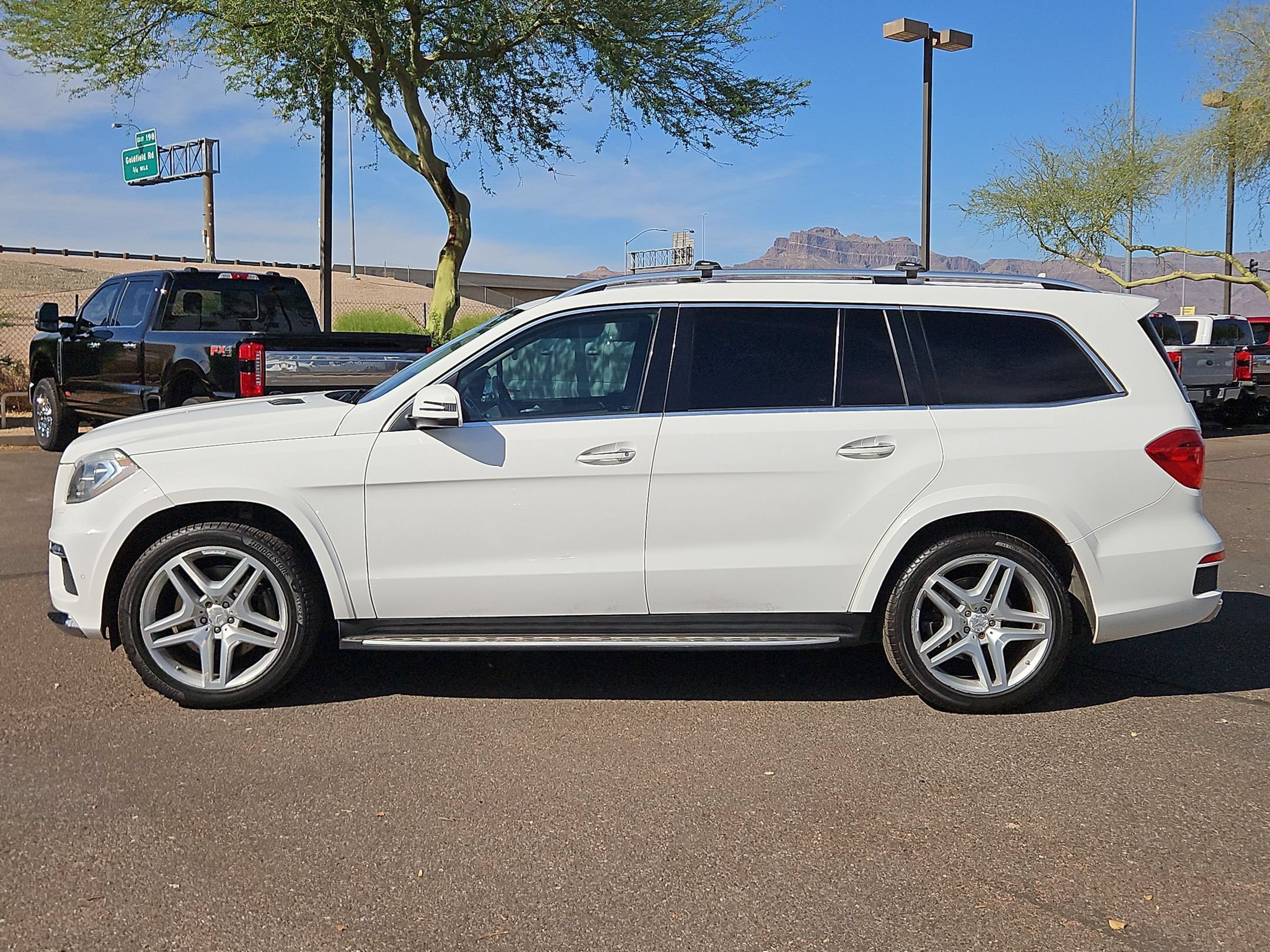 Used 2016 Mercedes-Benz GL 550 4MATIC image 9