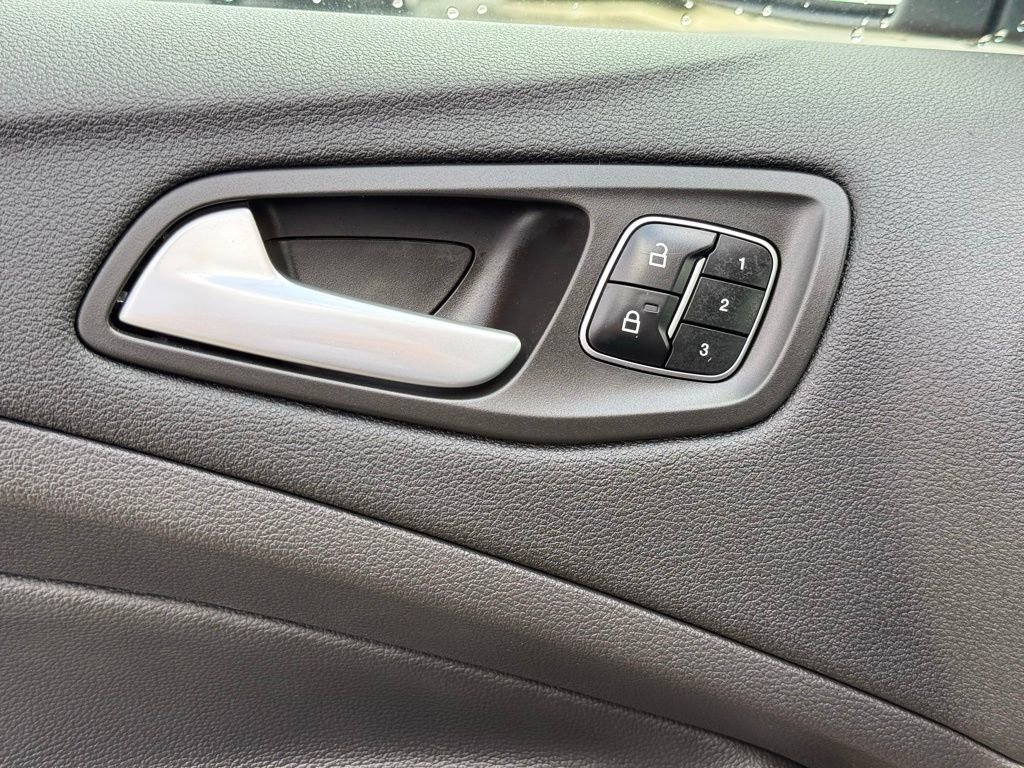 Used 2017 Ford Escape Titanium image 14