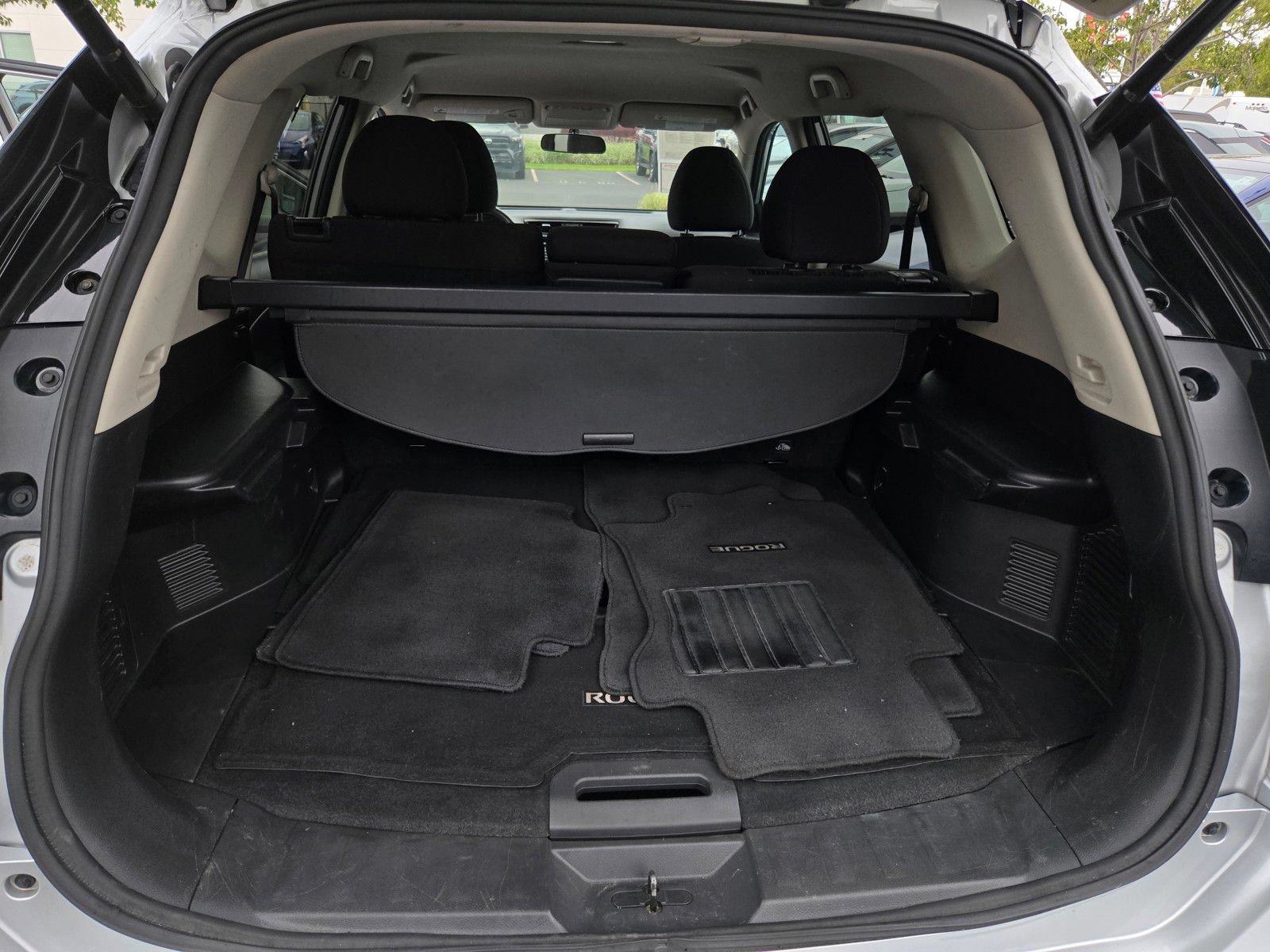Used 2017 Nissan Rogue SV w/ SV Premium Package AWD/4WD image 24