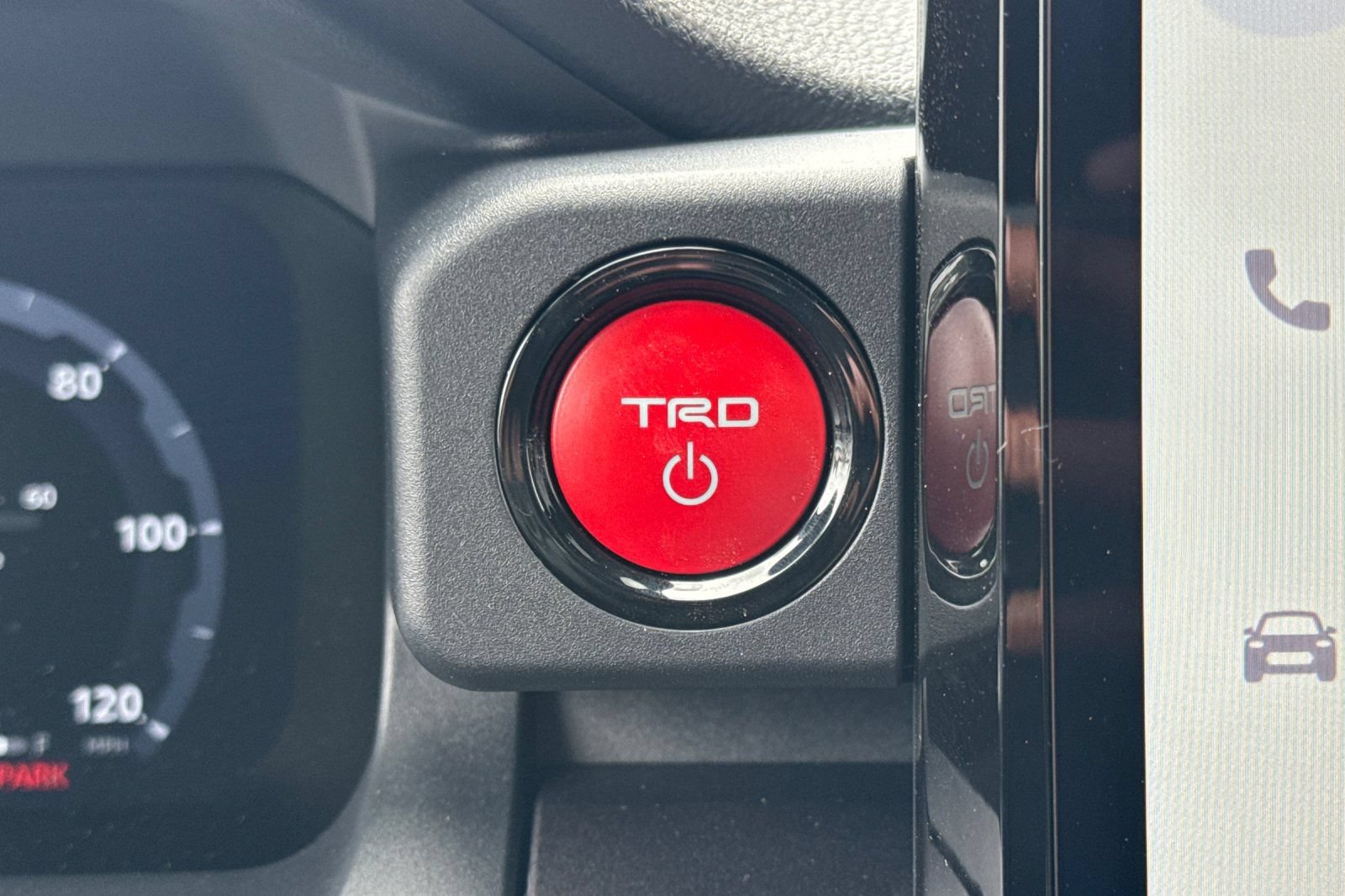 Certified 2025 Toyota 4Runner TRD Off-Road Premium AWD/4WD image 29