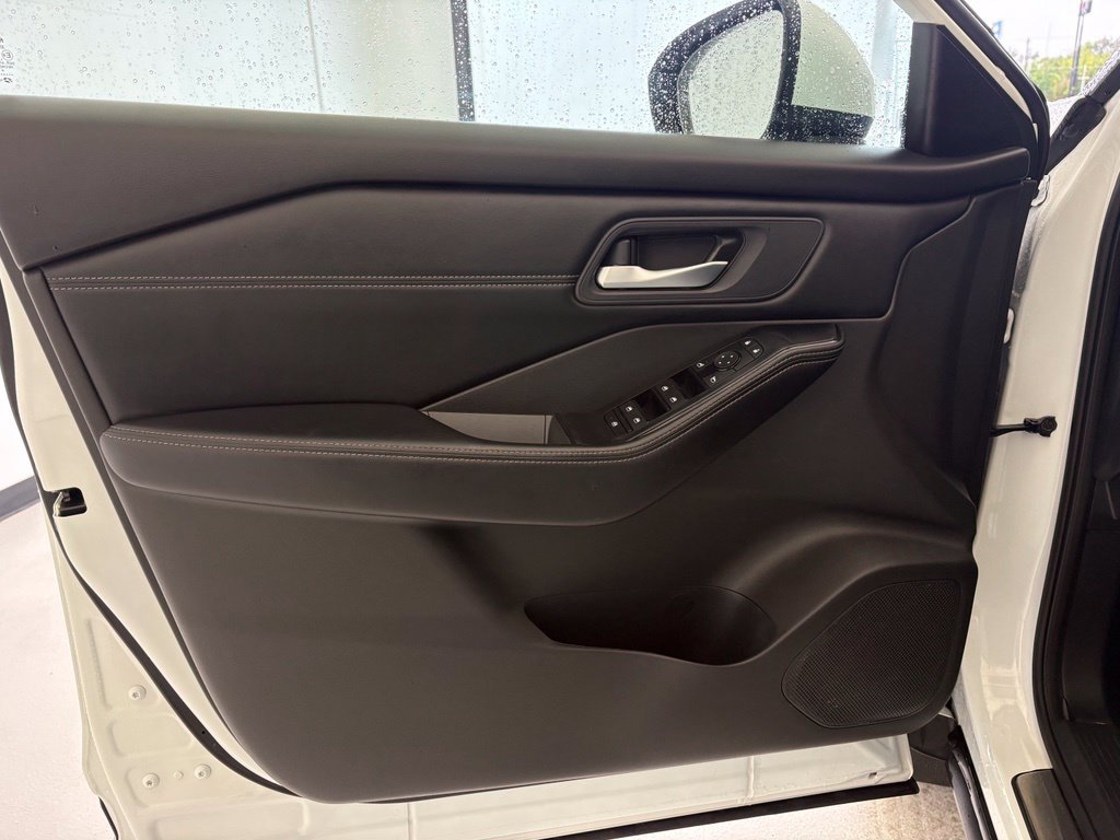 Used 2024 Nissan Rogue SV w/ SV Premium Package FWD image 26