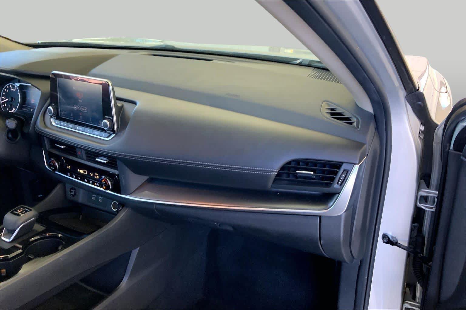 Used 2024 Nissan Rogue SV AWD/4WD image 18
