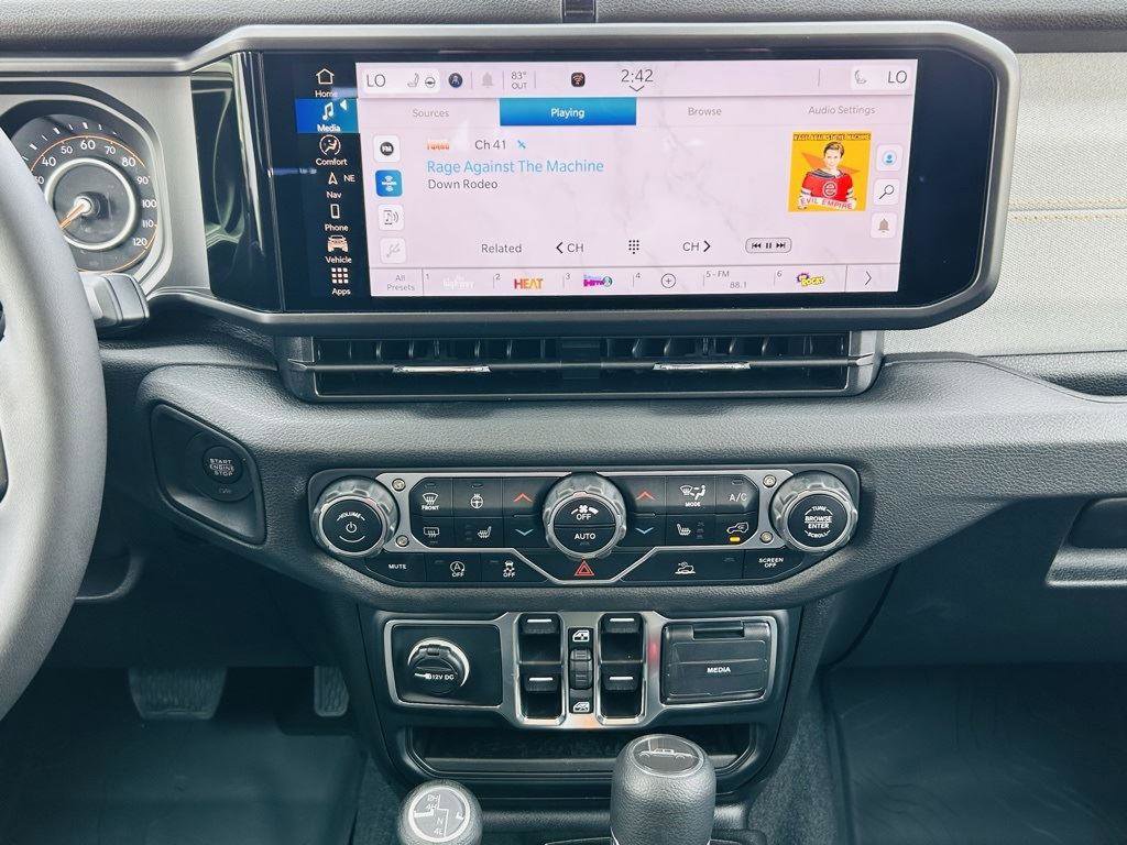 New 2025 Jeep Gladiator Sport image 19