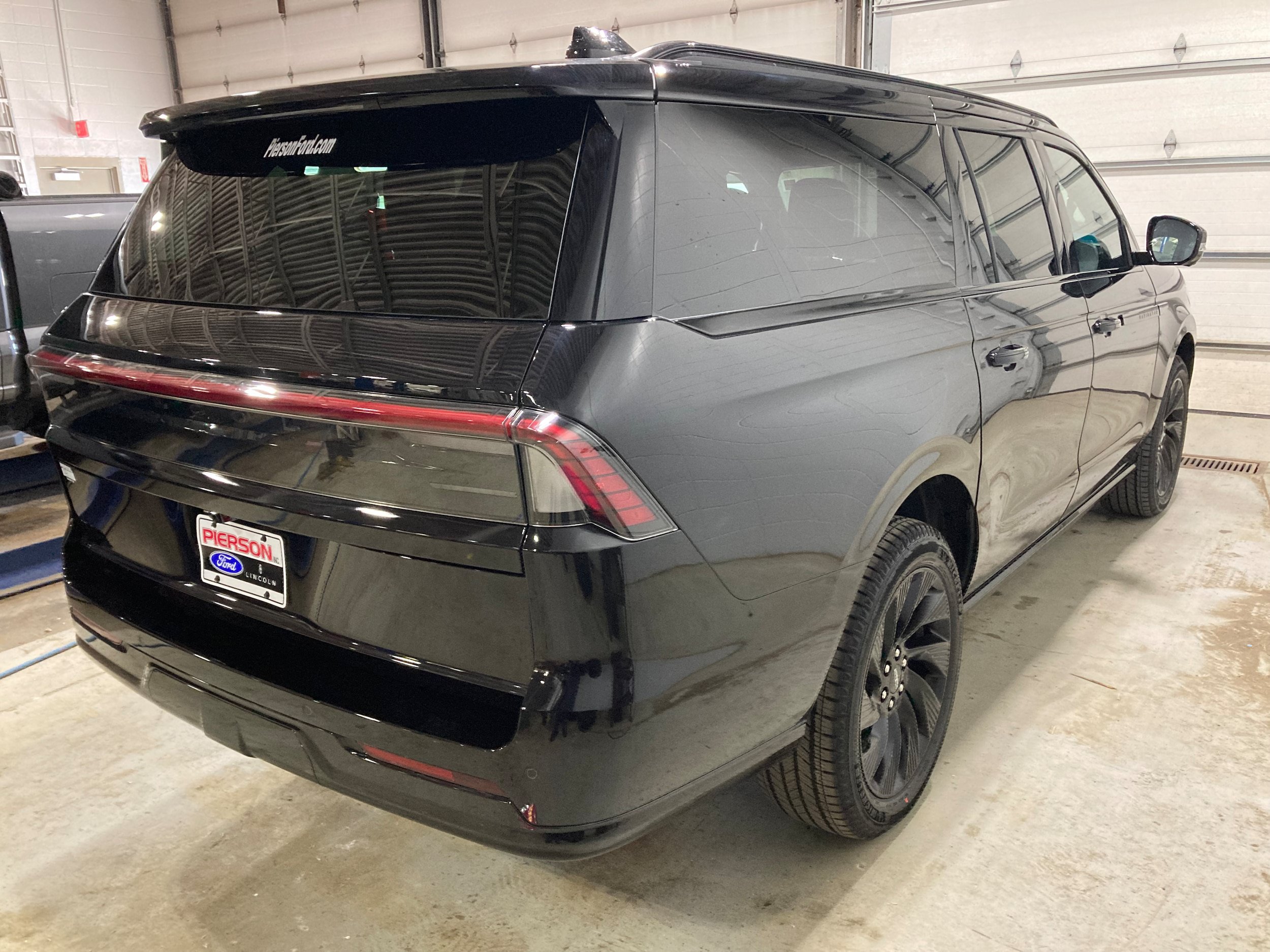 Used 2026 Lincoln Navigator L Reserve w/ Jet Appearance Package AWD/4WD image 13