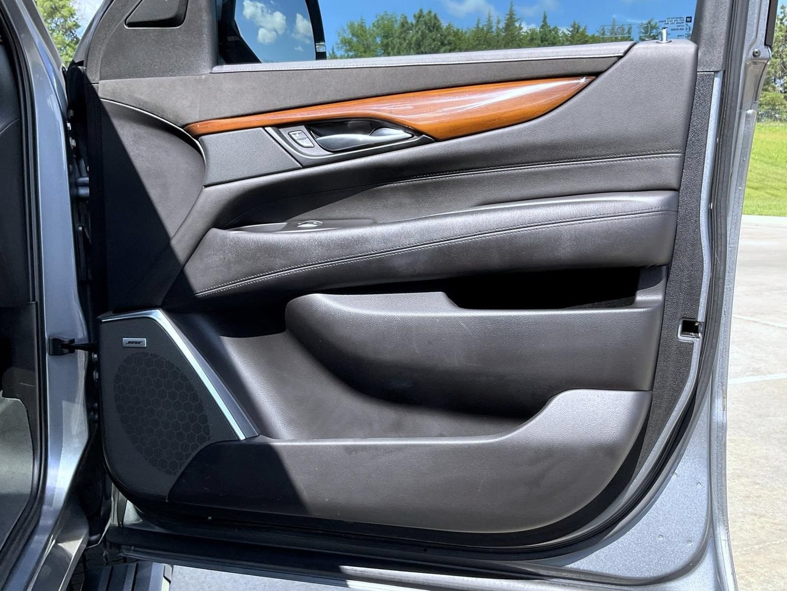 Used 2019 Cadillac Escalade Premium Luxury AWD/4WD image 17