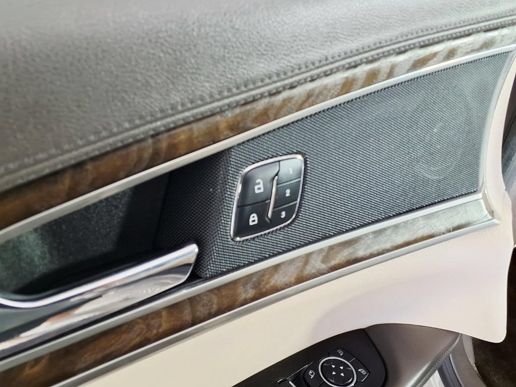 Used 2016 Lincoln MKX Select w/ Select Plus Package FWD image 25