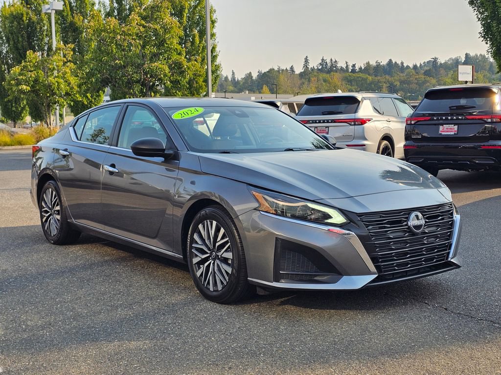 Used 2024 Nissan Altima 2.5 SV FWD image 3