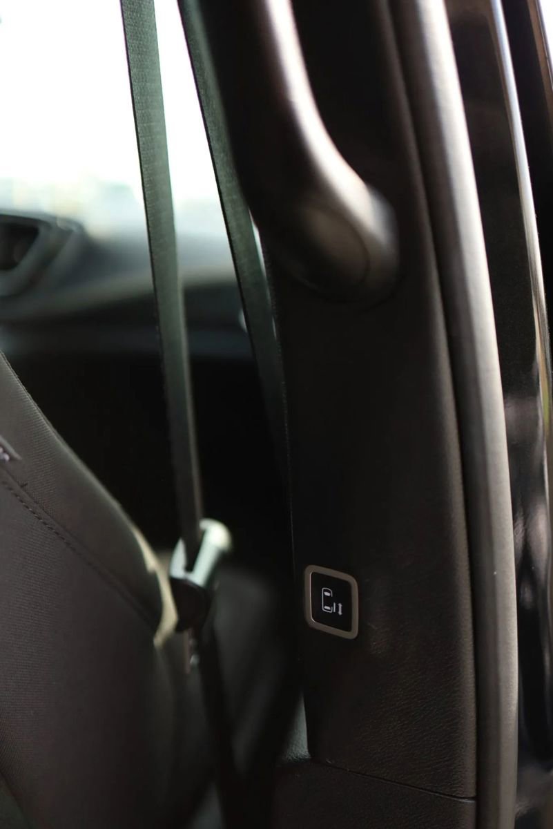 Used 2021 Chrysler Pacifica Touring w/ Uconnect Theater Family Group image 54